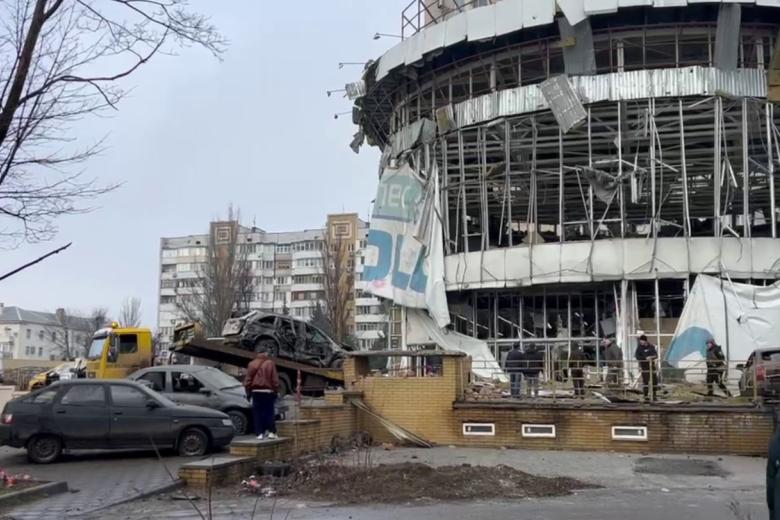 Последствия удара ВСУ по супермаркету в Донецке