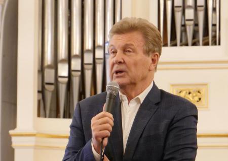 Лещенко раскритиковал Дину Саеву за платные поздравления ветеранов