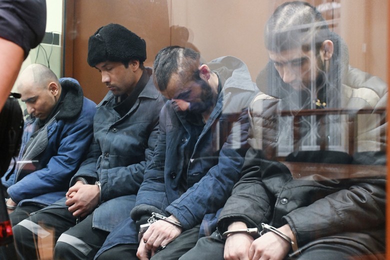Фигуранты по делу о теракте в «Крокус Сити Холле» Муродали Рачабализода, Фаридуни Шамсидин, Далерджон Мирзоев, Мухаммадсобир Файзов (слева направо) во время рассмотрения вопроса о продлении ареста в Басманном суде Москвы