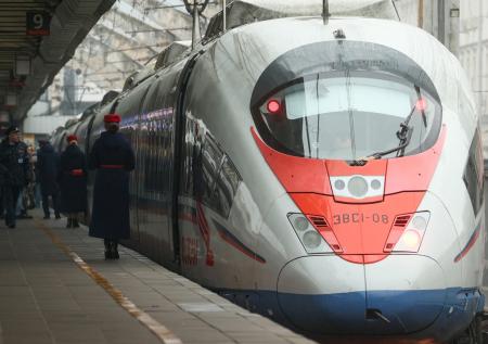 Путин заявил, что Россия будет развивать железнодорожную отрасль