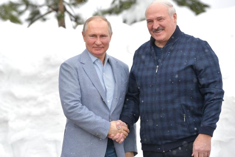 Президент РФ Владимир Путин с президентом Белоруссии Александром Лукашенко