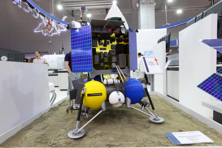 Модель космического аппарата «Луна-25»