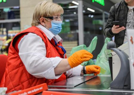 Талоны на маски и перчатки предлагают ввести в РФ