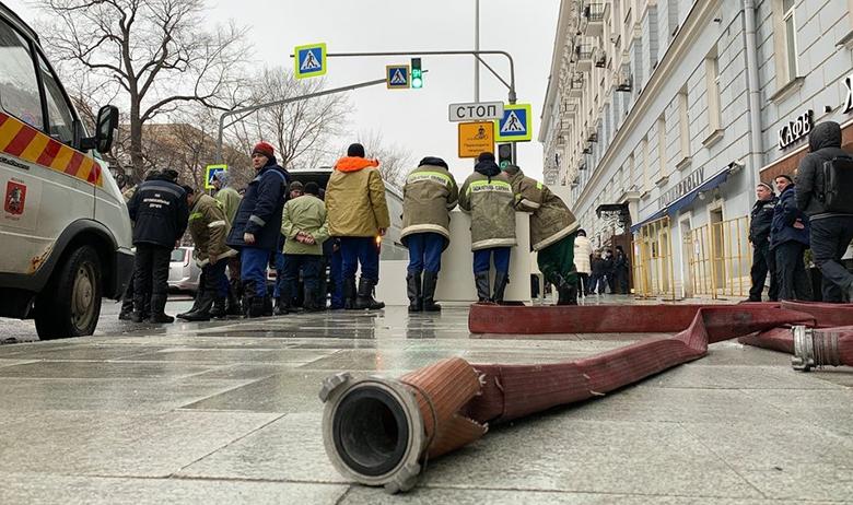 Обстановка на месте пожара в жилом доме по адресу: Никитский бульвар, д. 12
