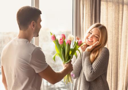 Приметы на 8 марта: улыбка женщины — к удаче, а цветы — к верности