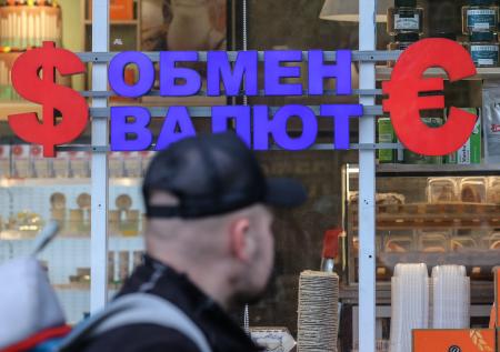 Опрос показал количество желающих россиян купить валюту на чёрном рынке