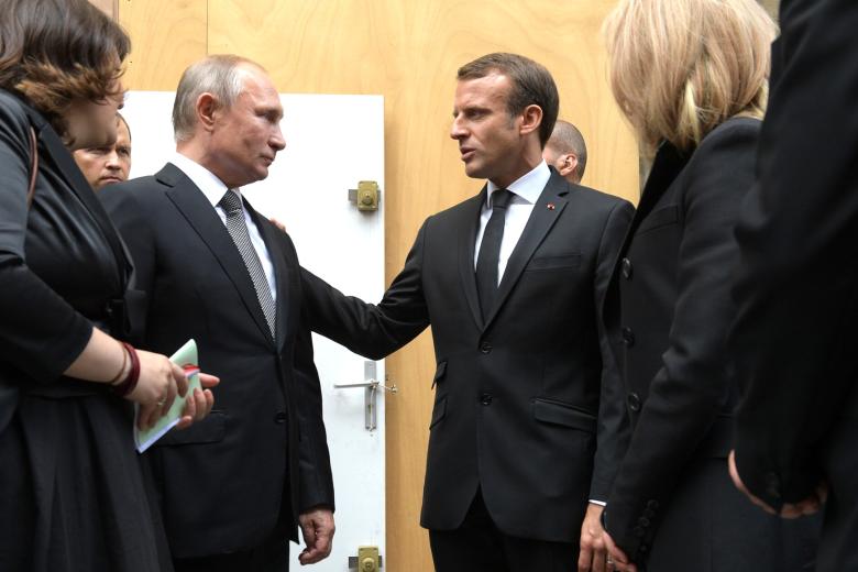 Владимир Путин и Эммануэль Макрон