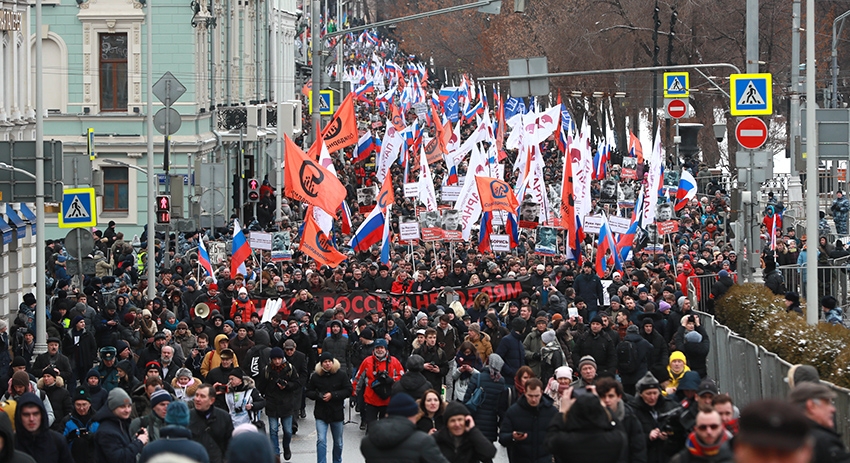 Участники акции почтили память Немцова минутой молчания
