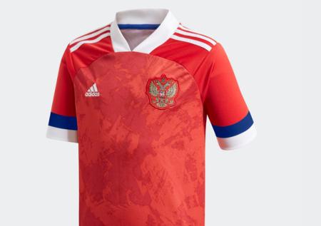 В Adidas объяснили, зачем перевернули флаг России на новой форме сборной