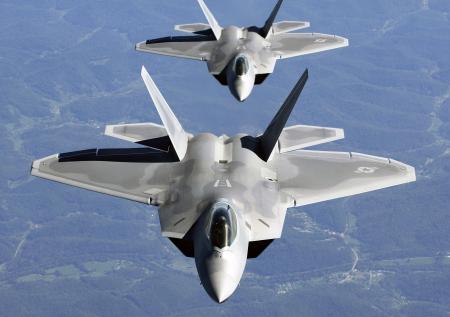 СМИ: США впервые поставят истребители F-22 за границу