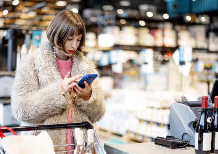 В Госдуме назвали несложной процедуру продажи алкоголя по QR-коду