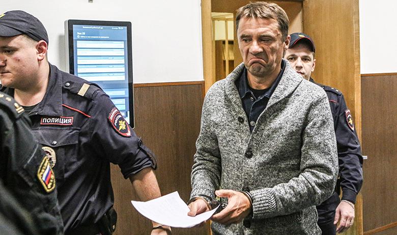 Валерий Маркелов (в центре)