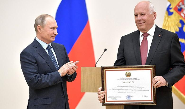 Президент РФ Владимир Путин и генеральный директор Ростеха Сергей Чемезов