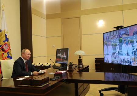 Путин попросил Садовничего «не наезжать» на поэтов