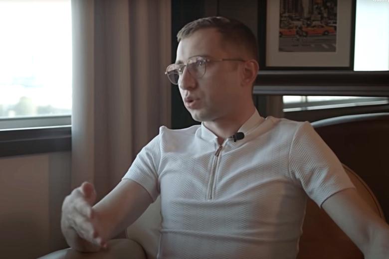 Кадр из видео. Сергей Савельев