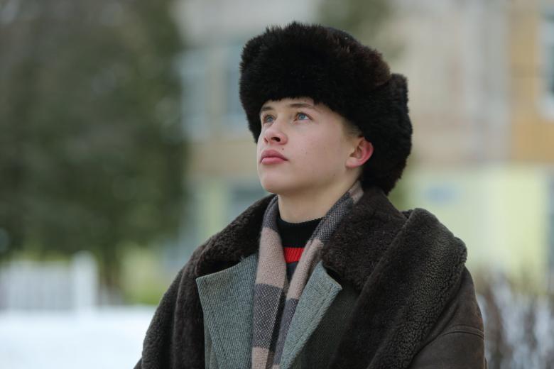 Леон Кемстач в роли Андрея по кличке Пальто