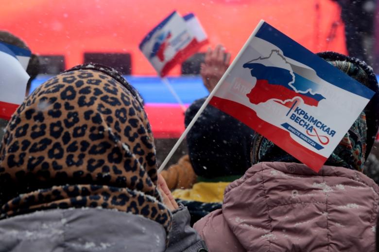 Участники патриотической акции в честь празднования Дня воссоединения Крыма с Россией в Симферополе