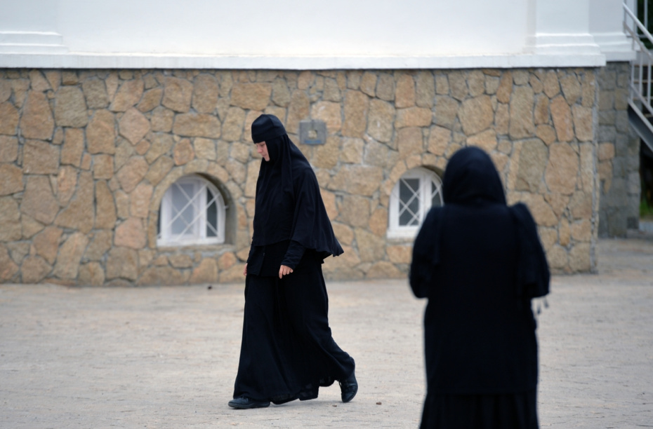 «Будешь дочь по кускам собирать»: как жили жертвы настоятеля Сергия