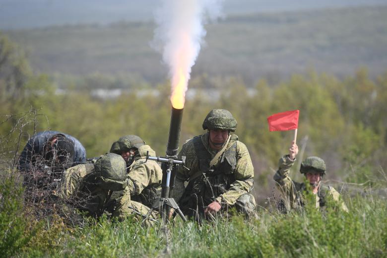 Военнослужащие во время учений десантно-штурмовых и танковых подразделений 7 десантно-штурмовой дивизии ВДВ в рамках боевой подготовки соединений и воинских частей Южного военного округа на полигоне "Раевский" в Краснодарском крае
