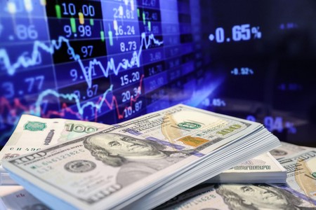 Индекс доллара упал ниже показателя марта 2022 года