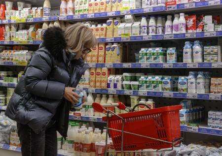 Правительство России смягчило требования к маркировке молока и воды