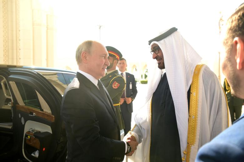 С президентом Объединённых Арабских Эмиратов Мухаммедом бен Заидом Аль Нахайяном перед началом российско-эмиратских переговоров