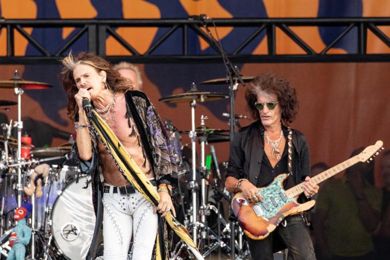 Стивен Тайлер и Джо Перри из Aerosmith во время фестиваля джаза и культурного наследия Нового Орлеана