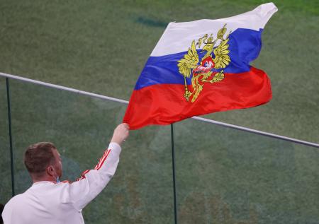 Болельщику с флагом России порвали футболку на матче Украина — Швеция