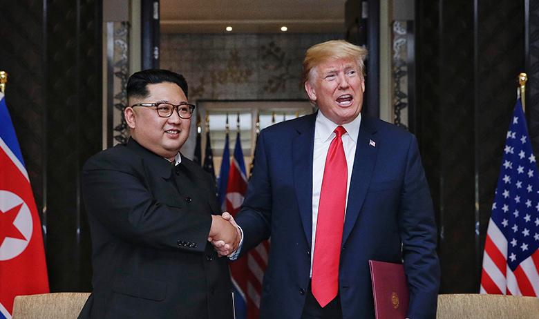 Глава США Дональд Трамп и лидер КНДР Ким Чен Ын