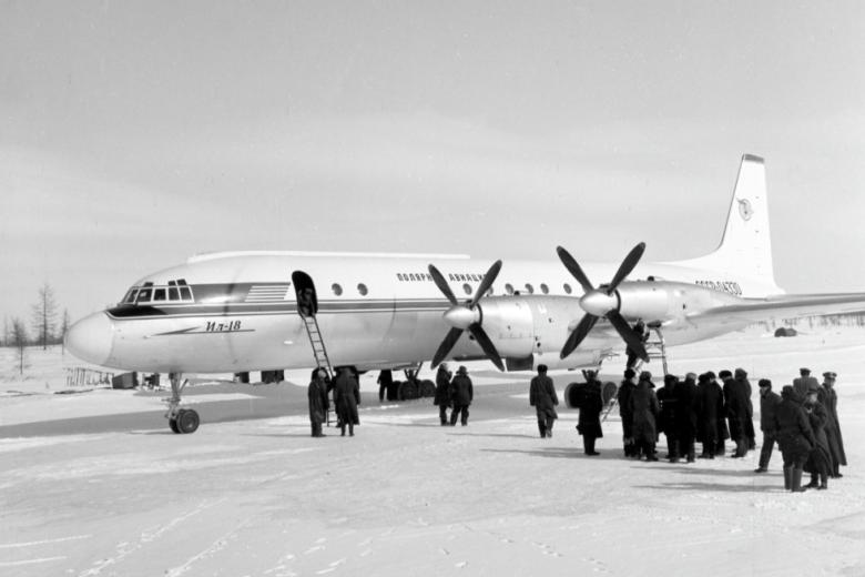 Самолет Ил-18 на Норильском аэродроме, 1960 год