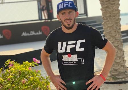 Богатов проиграл бразильцу дебютный бой в UFC