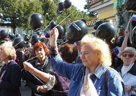 Участники мероприятий в Одессе запустили сотни шаров в небо