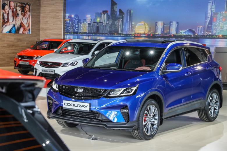 Автомобили в автосалоне Geely в Москве