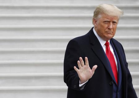 Названа возможная причина обысков у Трампа