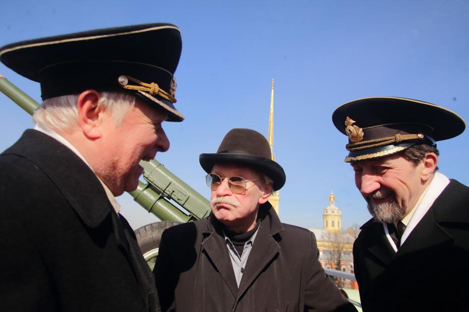 Фестиваль в Санкт-Петербурге. Полуденный выстрел из пушки Петропавловской крепости в рамках фестиваля смеха был сделан 1 апреля 2017 года