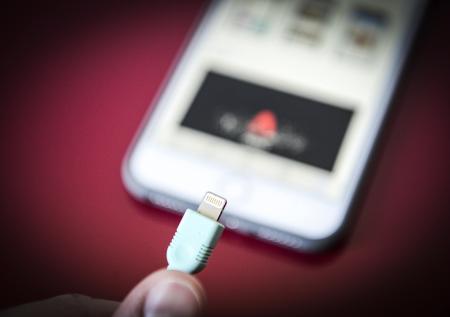 Apple может выпустить iPhone без разъёма Lighting в 2021 году