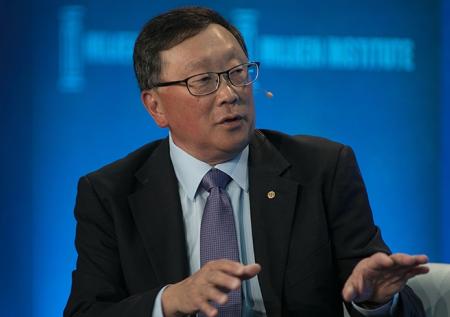 Глава BlackBerry раскритиковал складные смартфоны