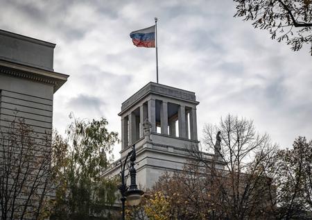 В посольстве РФ в Берлине пообещали отреагировать на высылку дипломатов 