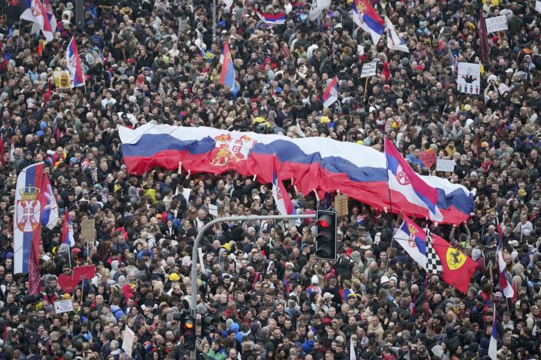 Антиправительственная акция протеста студентов и сторонников оппозиции в Белграде