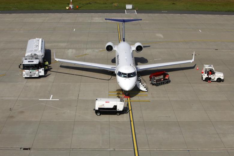 CRJ200