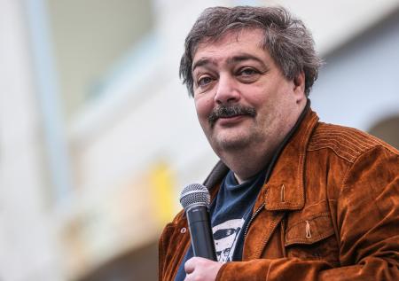 Писатель Быков назвал три книги, которые должен прочитать каждый россиянин
