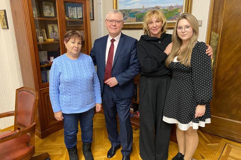 Бабушка Александры, Василий Пискарев, Елена Яковлева и Александра
