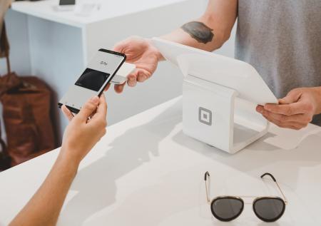 Эксперт оценил последствия запрета Samsung Pay в России