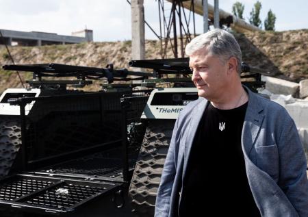 Порошенко: Минские соглашения дали Украине время отстроить армию