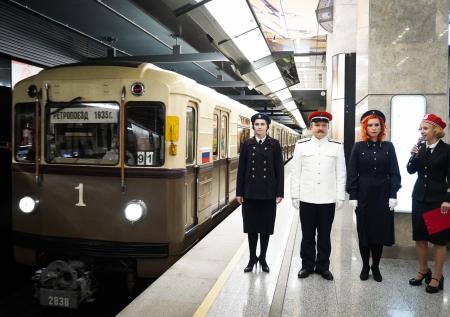 «Еж3» и другие: кадры парада поездов с Большой кольцевой линии метро Москвы
