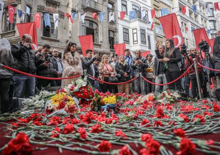 Взрывы в Стамбуле назвали «рекламными акциями» террористов перед выборами