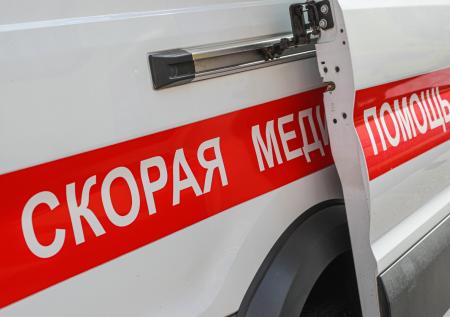 В Тюмени девочка сломала позвонки, упав на нечищеной лестнице