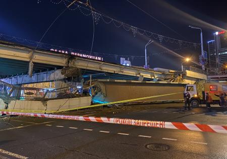 В центре Минска обрушился пешеходный мост