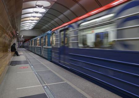 Устроивший аварию в метро машинист спасся от выплаты миллионов рублей