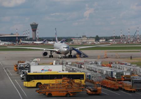 В аэропортах Москвы введен максимальный уровень угрозы терактов